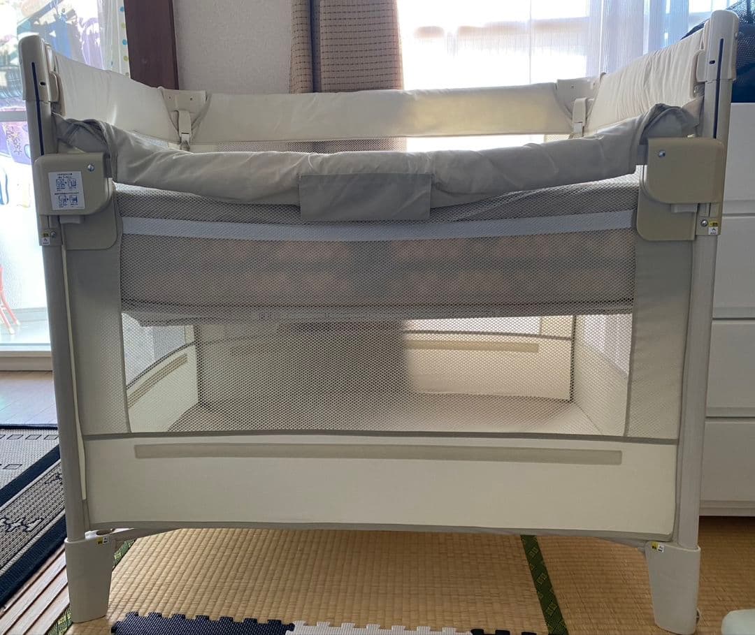 じろたん アップリカ ココネルエアー ホワイト 折り畳みベビーベッド