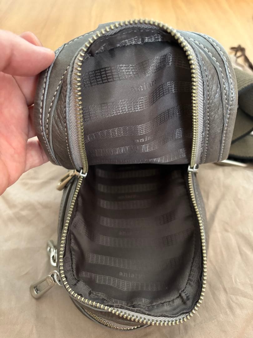 【利用3回程度】aniary (アニアリ) アンティークレザー ボディバッグ