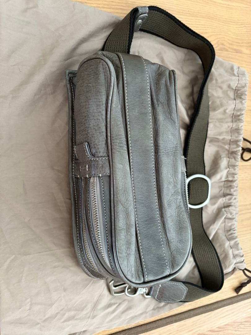 【利用3回程度】aniary (アニアリ) アンティークレザー ボディバッグ