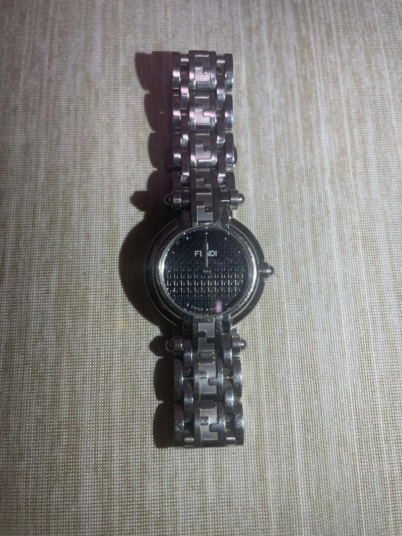 フェンディ 750L ズッカ シルバー 黒文字盤 QZ 腕時計