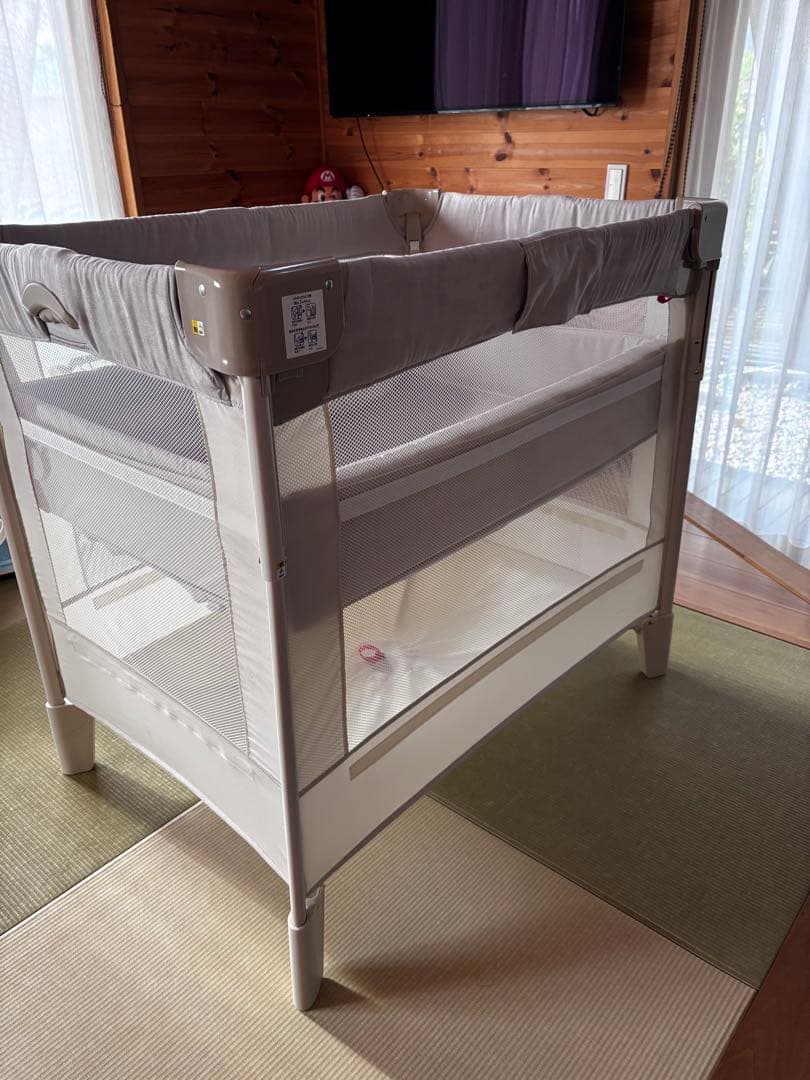 アップリカ　ココネル　ベビーベッド