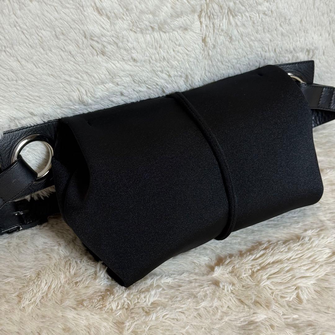 極美　kawa-kawa カワカワ　Wet　ボディバッグ　斜めがけ　肩掛け　金具