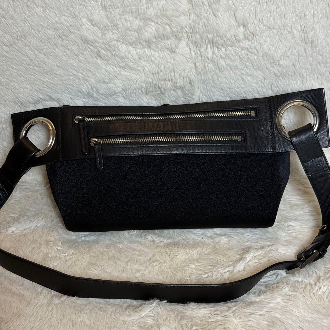 極美　kawa-kawa カワカワ　Wet　ボディバッグ　斜めがけ　肩掛け　金具