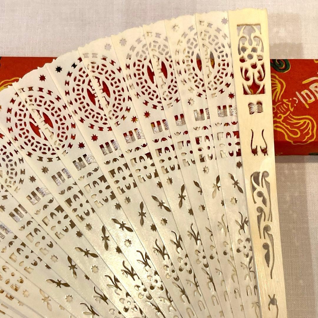 象牙調　透かし模様　扇子