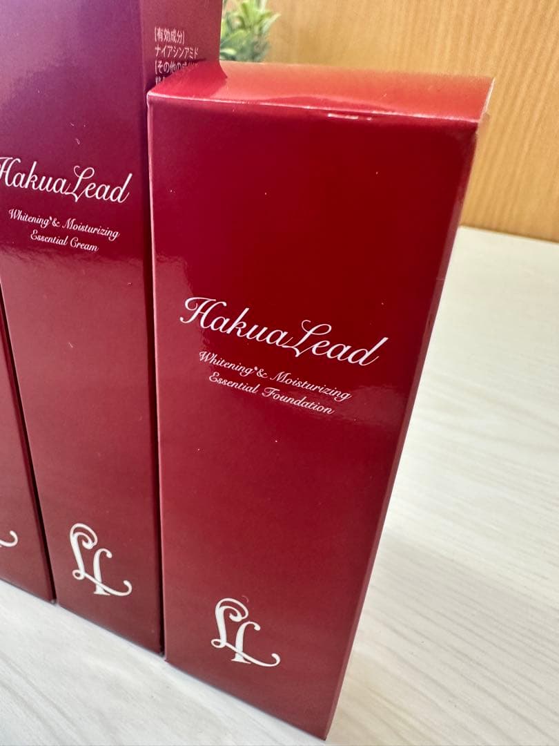 新品　未開封　ハクアリード　ホワイトニングファンデーション＋クリームの4本セット