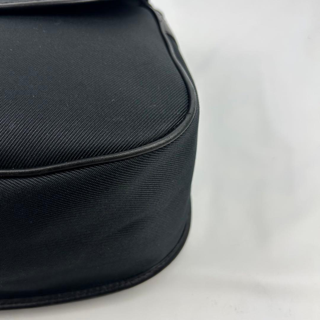 【美品】ハンティングワールド　ショルダーバッグ メッセンジャーバッグ　ロゴ　黒