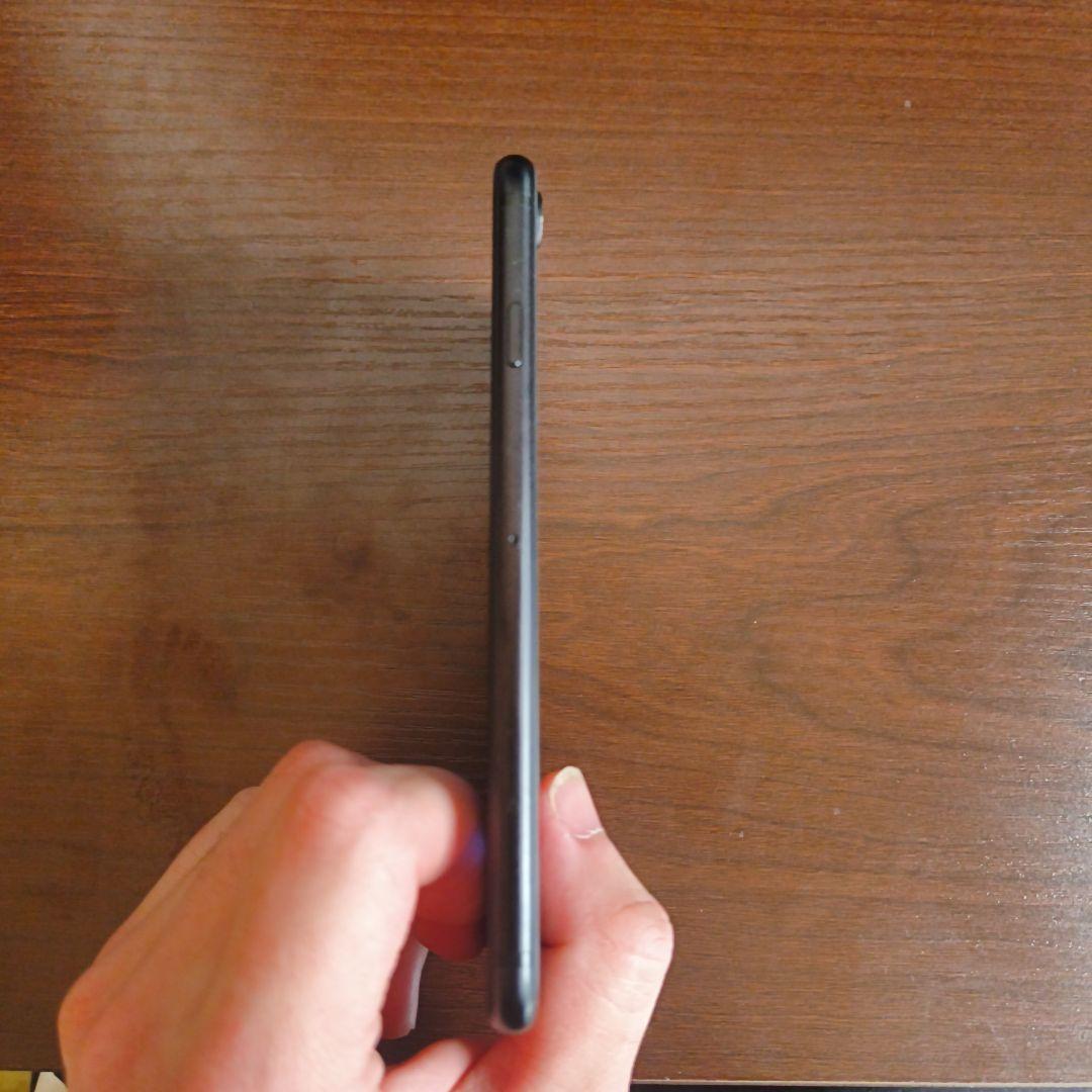 Apple iPhone SE2 ブラック 本体1