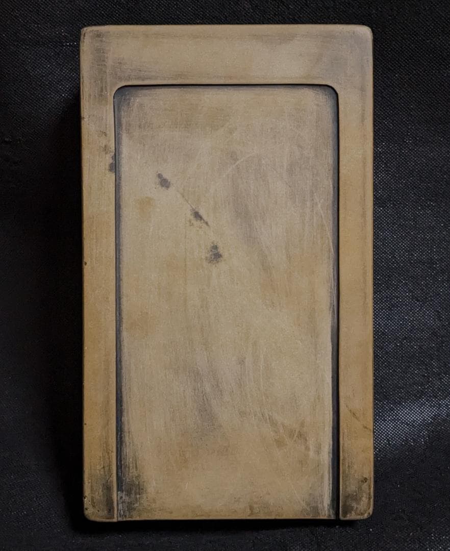 【ゆう】　　◆澄泥硯（鱔魚黄／十吋大型加厚／保管用桐箱と黄布）