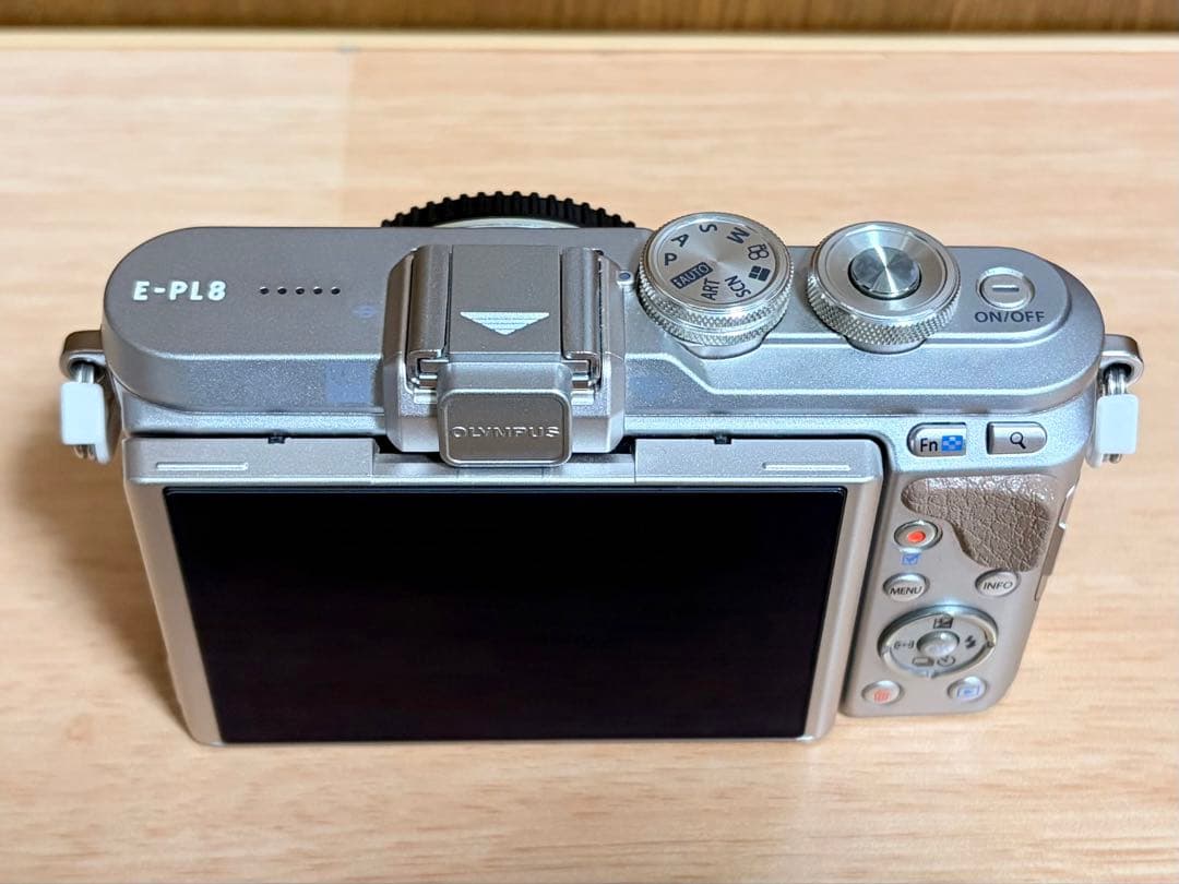 【箱・付属品付き】OLYMPUS PEN E-PL8 ミラーレスカメラ ブラウン