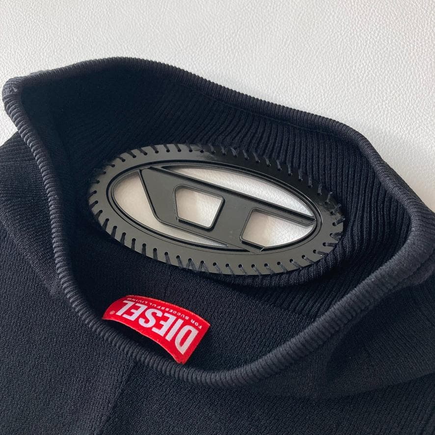 【CY】DIESEL　リブニットチューブトップ メタルオーバルDロゴ 黒