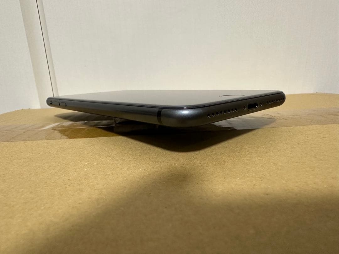 iPhone 8 Plus 64GB スペースグレイ