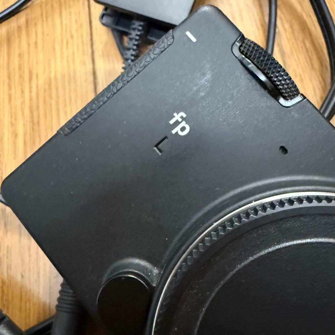 SIGMA fp L 本体と付属品