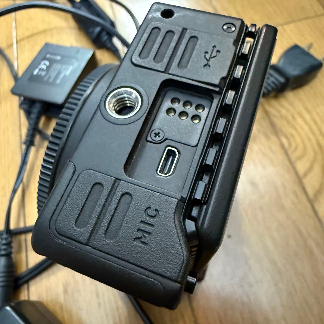 SIGMA fp L 本体と付属品