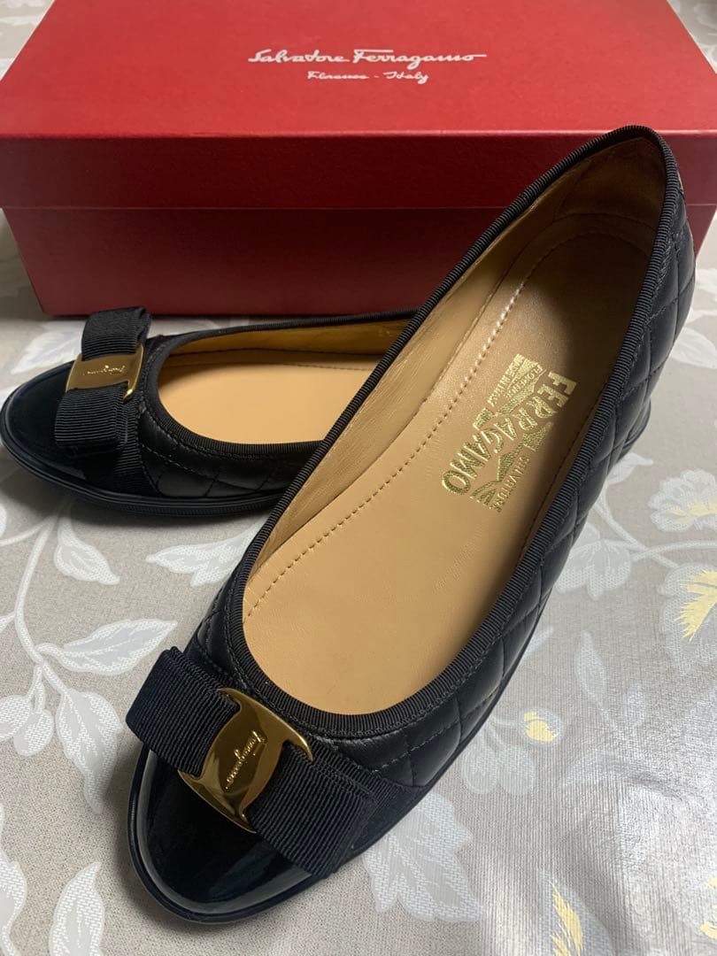Salvatore Ferragamoフラットシューズ8M キルティング黒