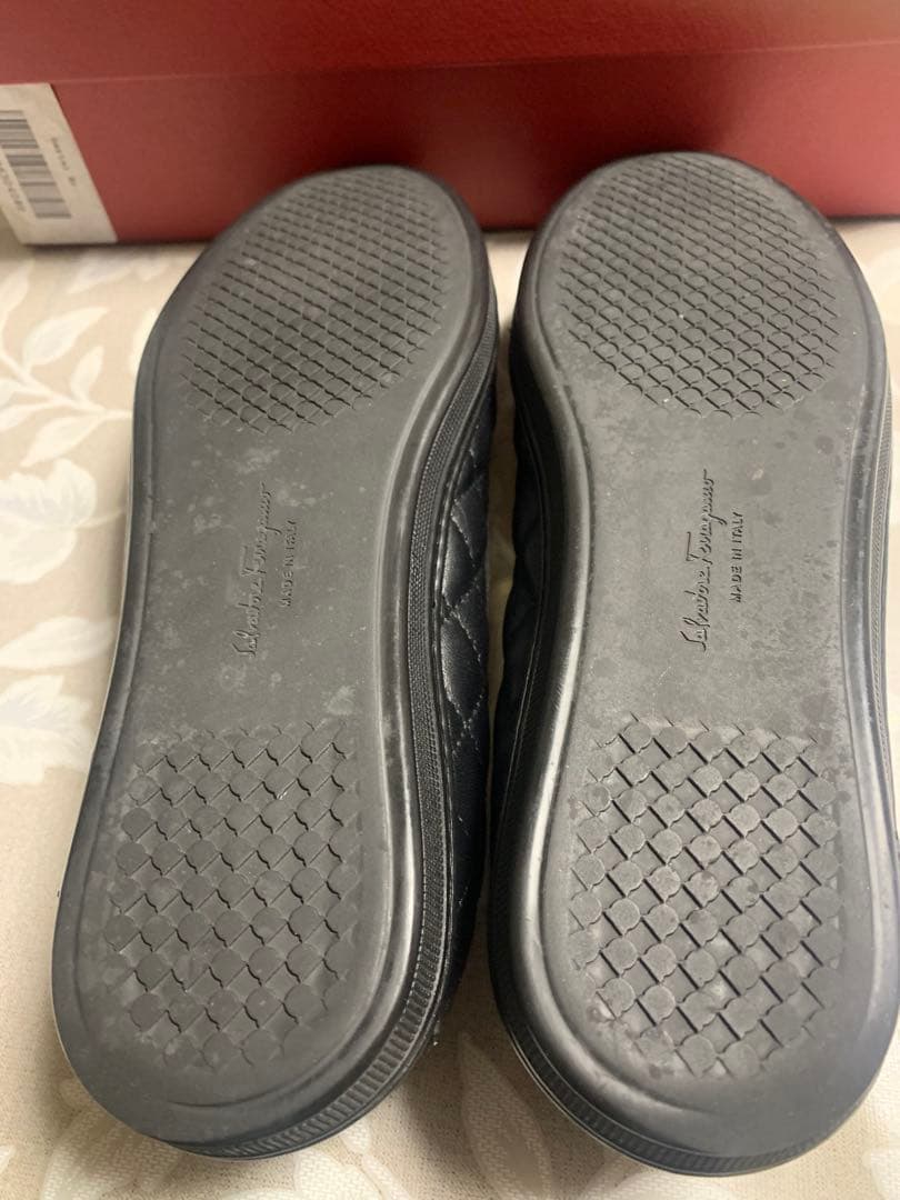 Salvatore Ferragamoフラットシューズ8M キルティング黒