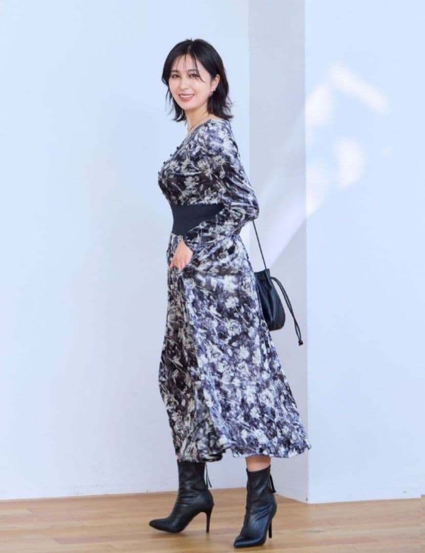 overE オーバーイー フラワーベロアウエストリブワンピース ネイビー U65