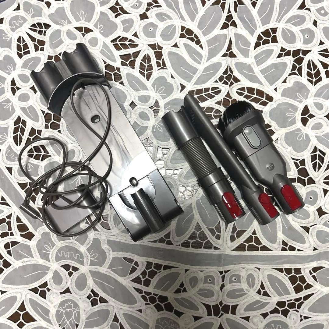 ダイソンv8 コードレススティッククリーナー 本体+新品付属品