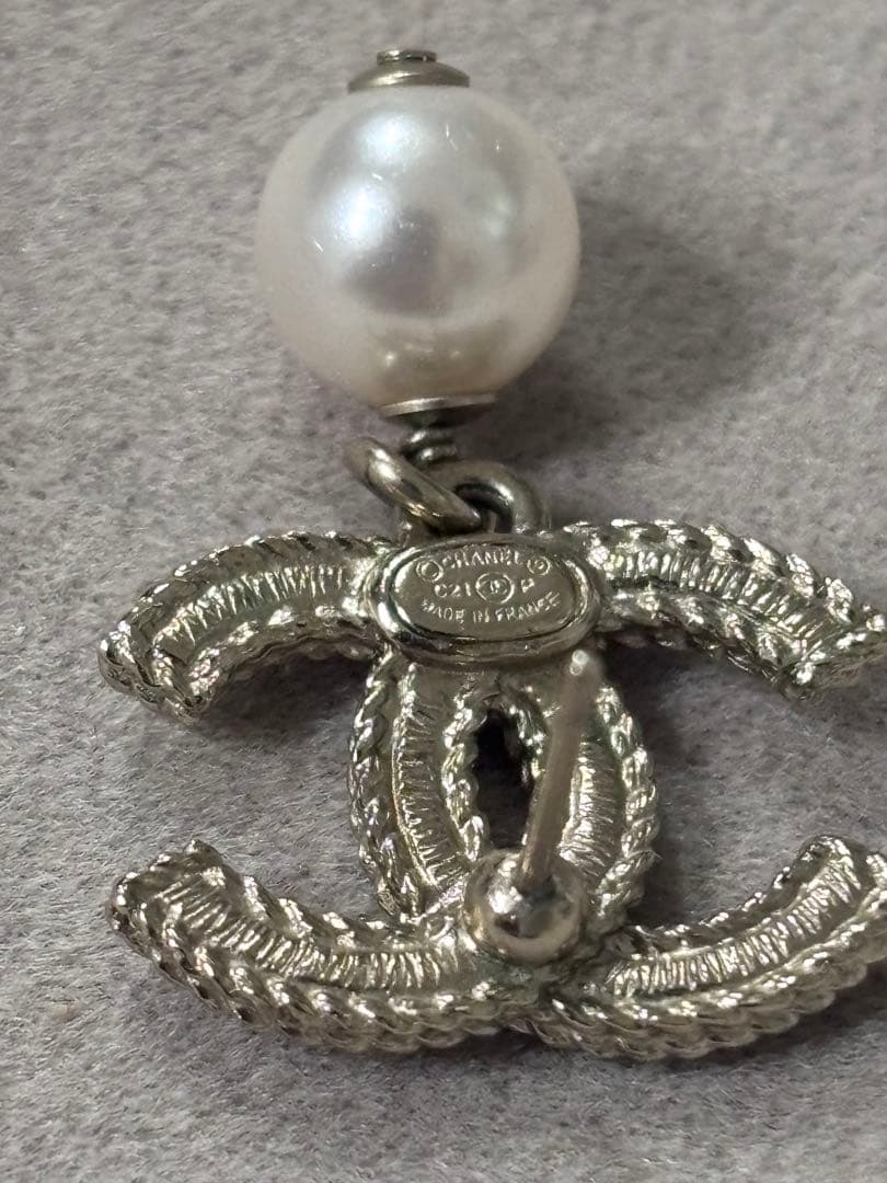 CHANEL CCロゴ パールチャーム ピアス