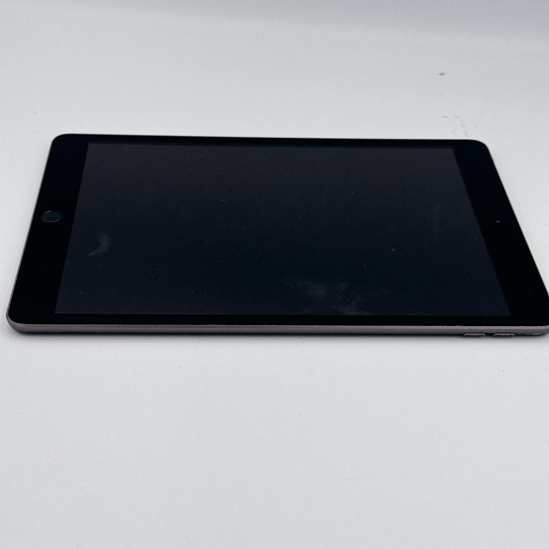 【良品】iPad (第7世代) 32GB Wi-Fi+Cellularモデル