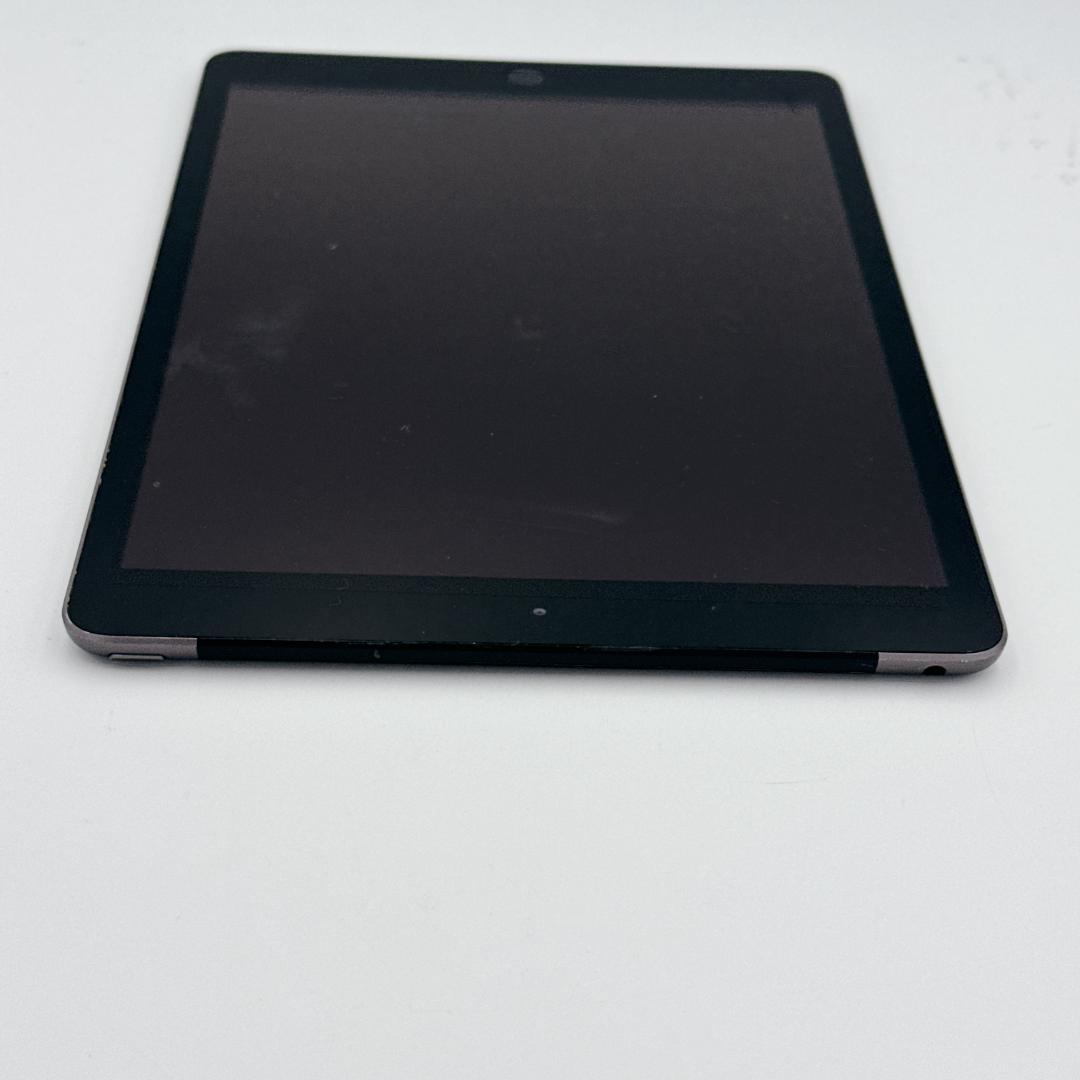 【良品】iPad (第7世代) 32GB Wi-Fi+Cellularモデル
