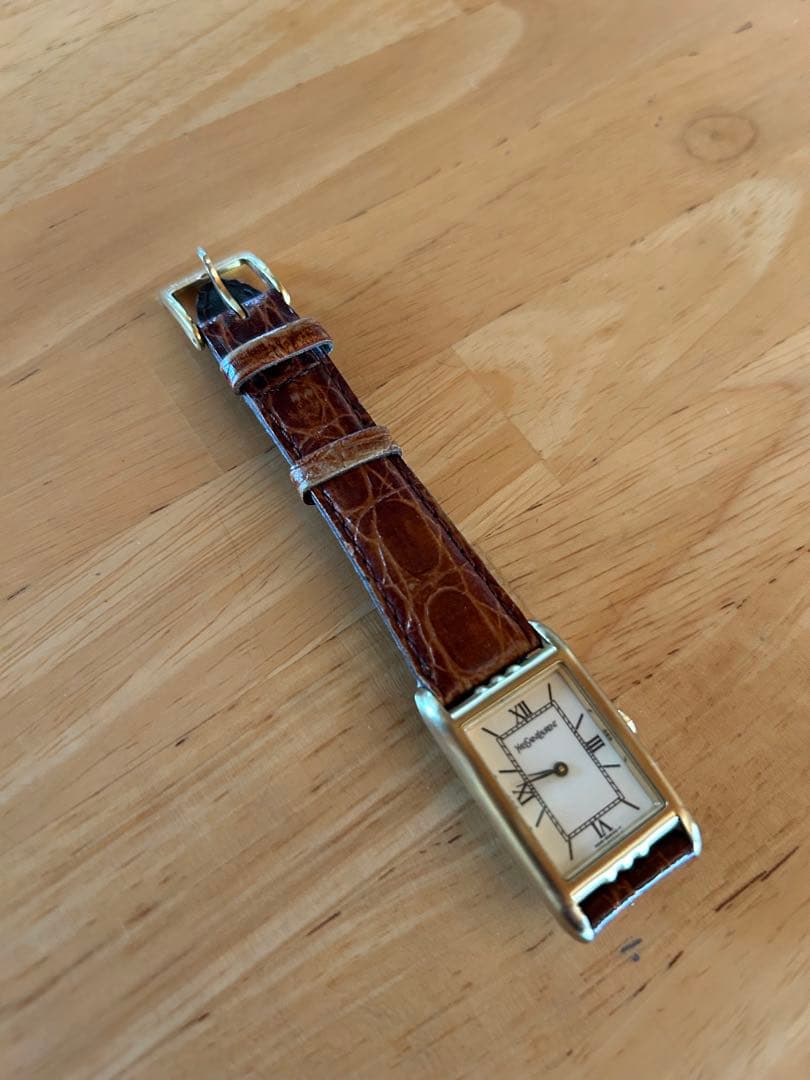 気軽にコメント下さい。値引き対応致します。YSL イヴサンローラン 腕時計