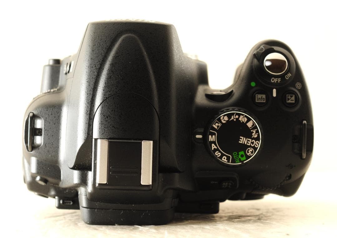 中古美品 Nikon ニコン D5000ボディ SC:1215回