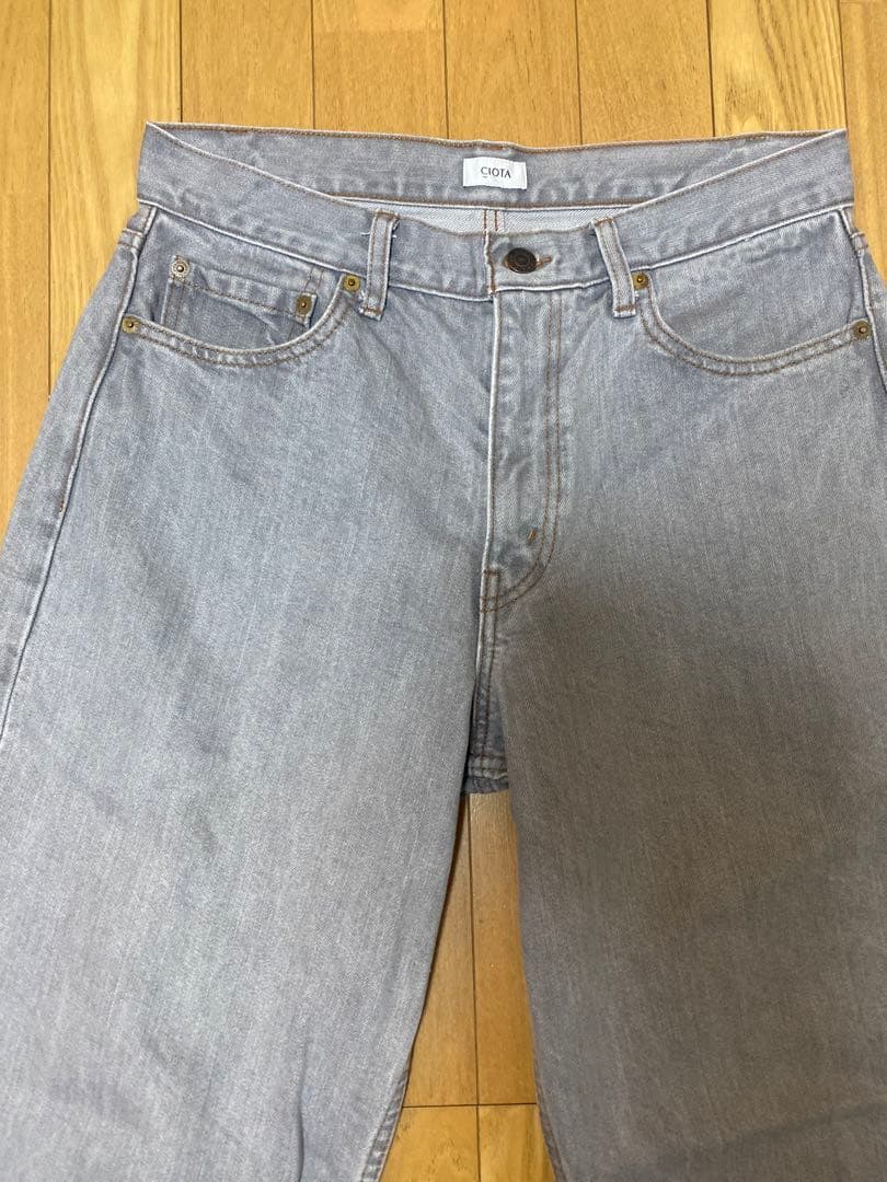 こたん　シオタ ワイドテーパードデニム 30インチ ライトグレー