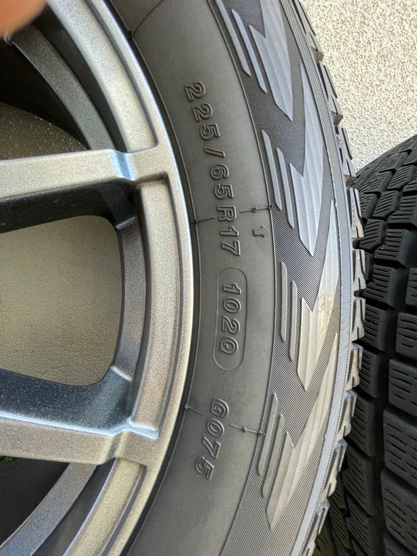 美品YOKOHAMA ice GUARD SUV G075 225/65R17