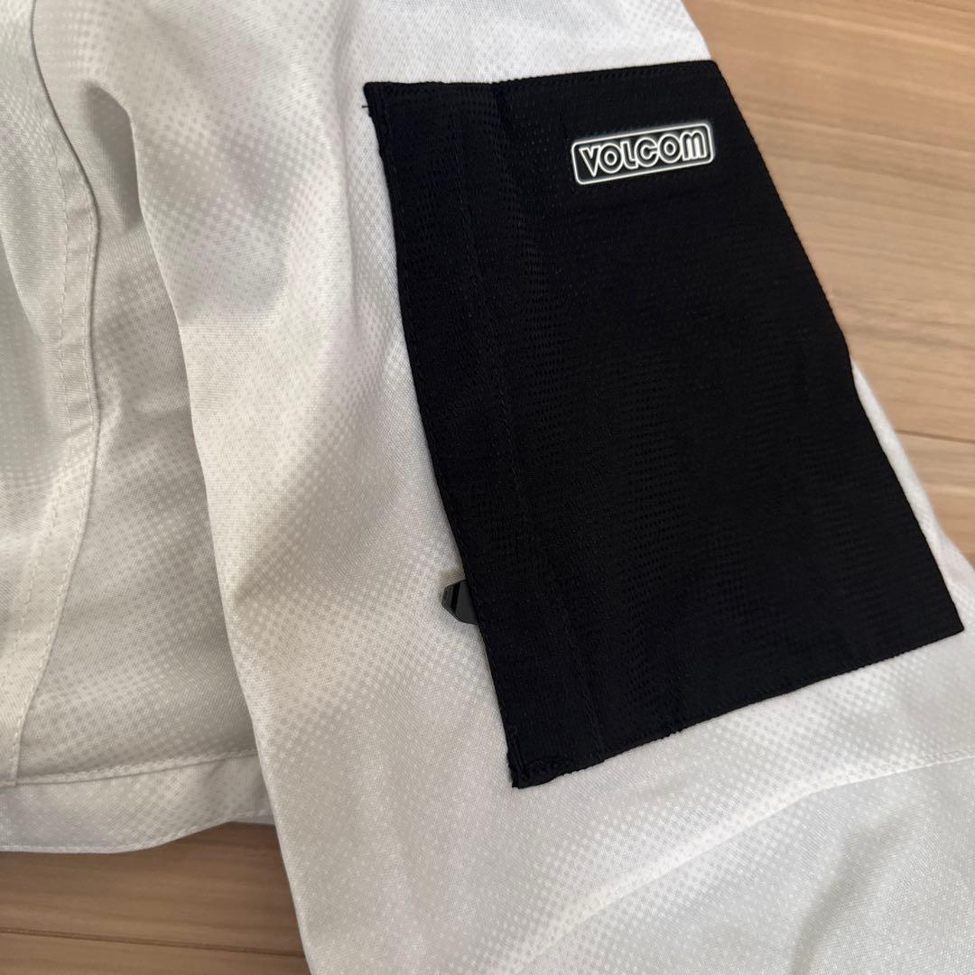 新品　VOLCOM ウェア　スノー　上下セット　Lサイズ　2025 セットアップ
