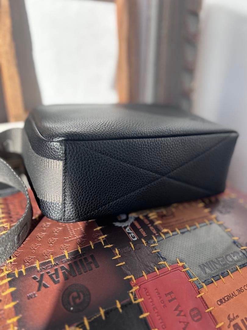 極美品☆  カルバンクライン黒レザー ショルダーバッグ