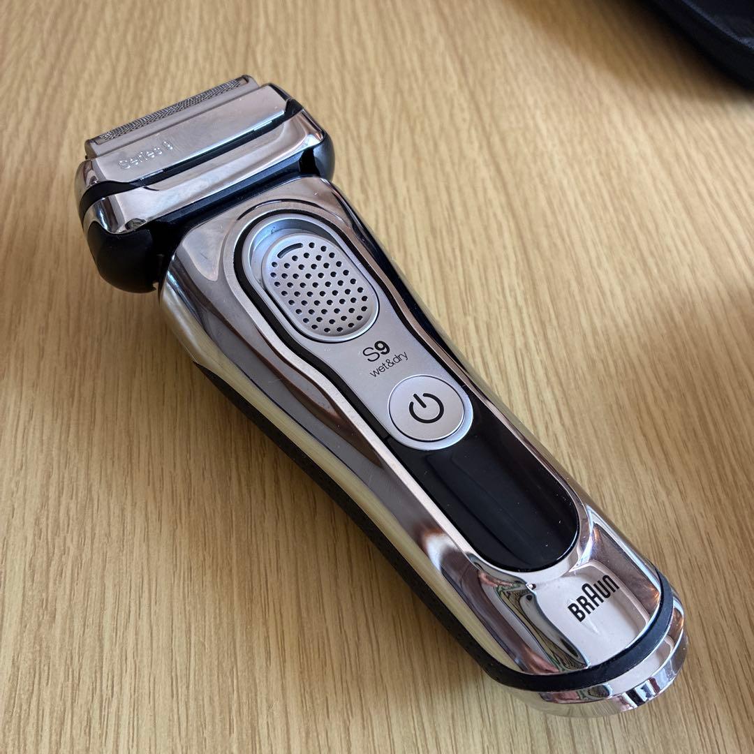Braun シェーバーS9 wet&dry ➕洗浄液６個入り