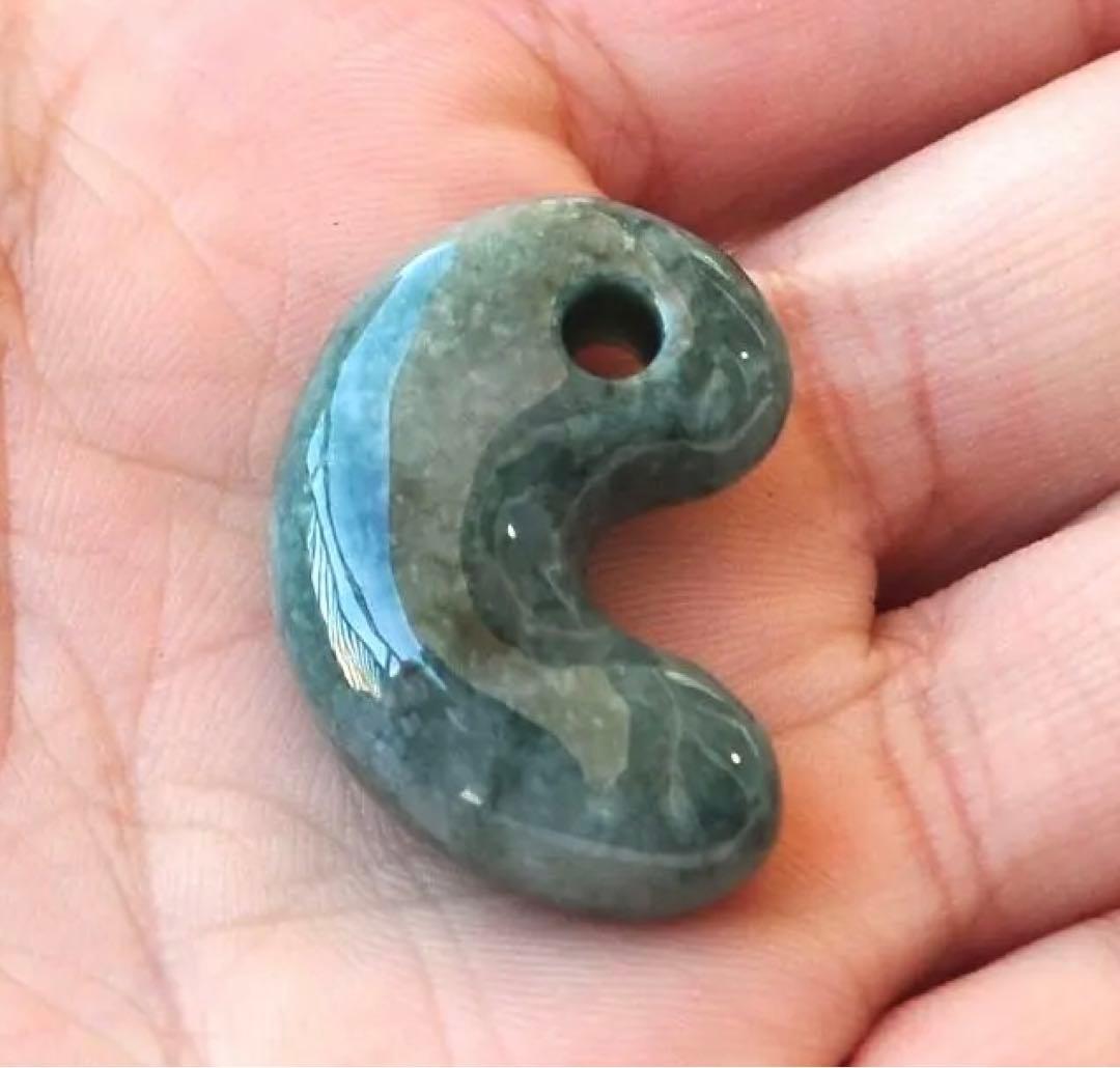 ☆超激レア!!☆完全別格品☆糸魚川翡翠☆超極上ろうかん質マーブル模様☆勾玉SSA