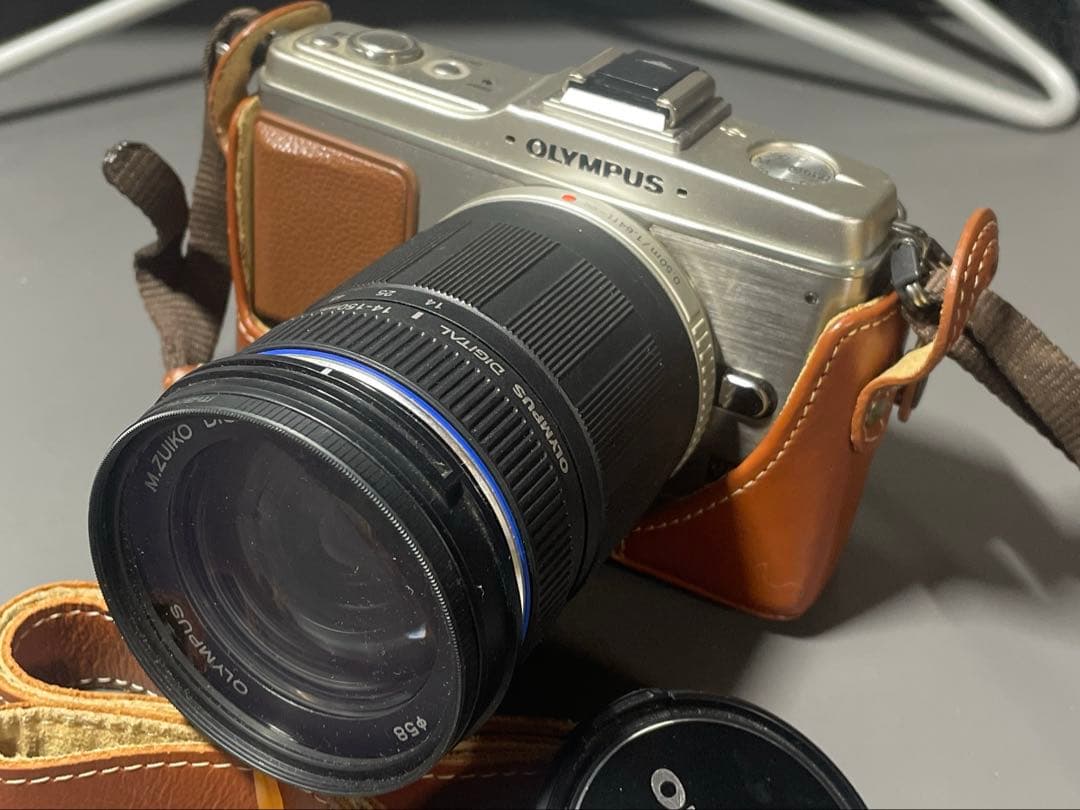 【訳あり・説明必読】OLYMPUSデジカメE-P2 レンズ・レザーホルダー付