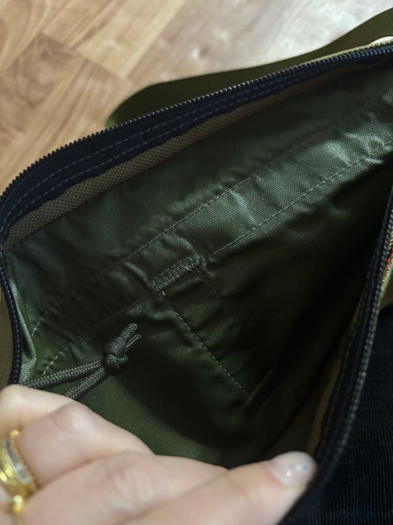 ブリーフィング　メッセンジャーバッグ