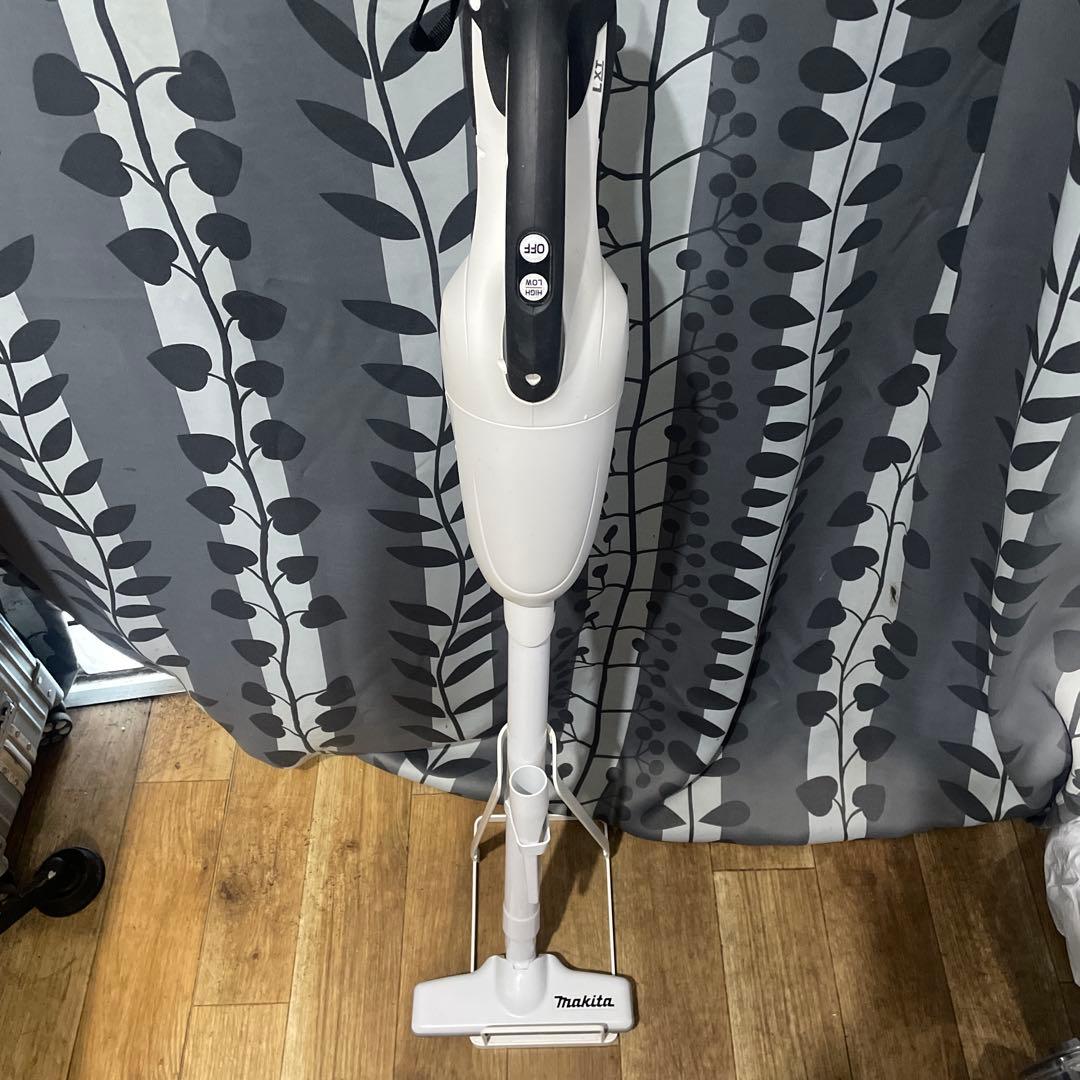 Makita CL141FD スティッククリーナー 本体立て掛けスタンド付き