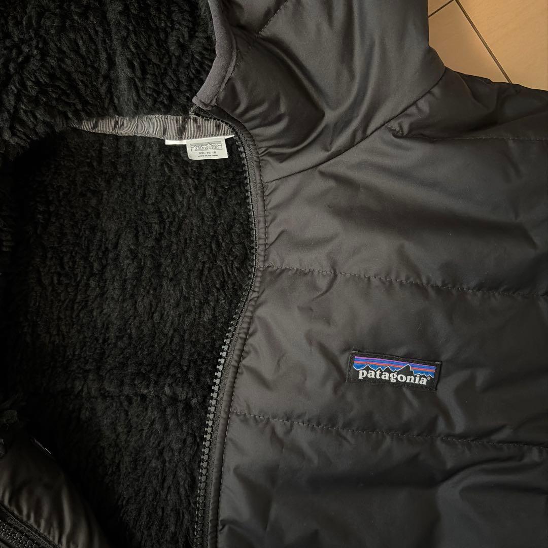 パタゴニアキッズ リバーシブル レディ フレディ フーディ　ブラック