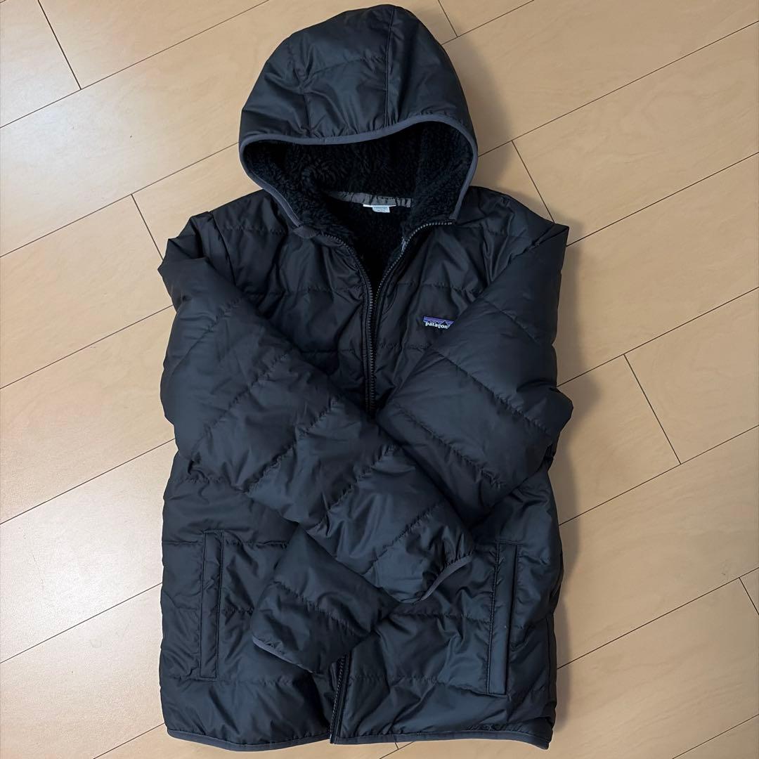 パタゴニアキッズ リバーシブル レディ フレディ フーディ　ブラック