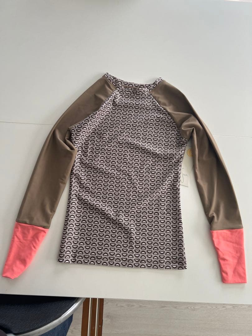 週末限定値下げ！　seea 新品未使用　ラッシュガード　XS