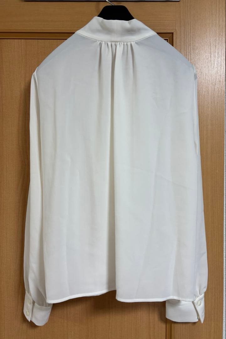 ピンキーアンドダイアン◆ラッフルアクセントボウタイブラウス ホワイト 36