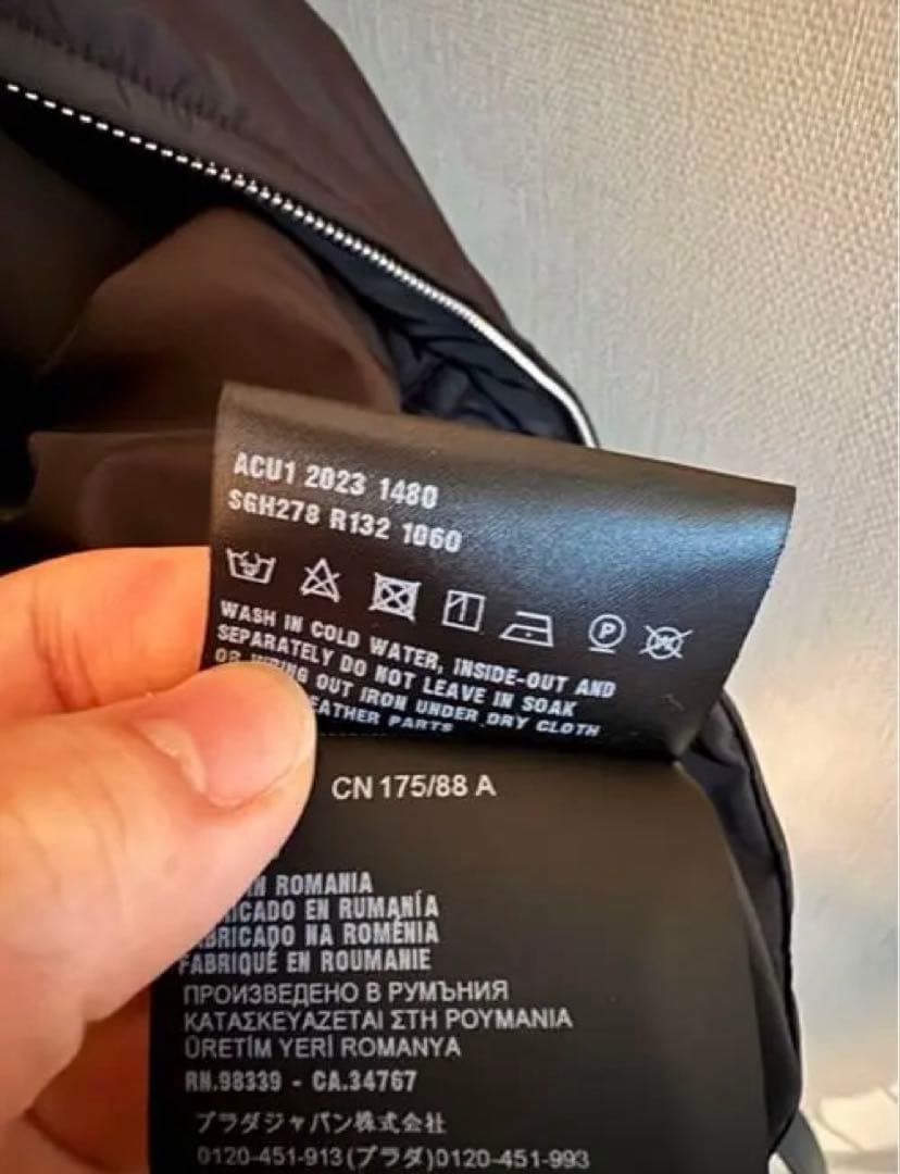 【美品】PRADA 三角ロゴ 中綿 ナイロンジャケット　ブラック