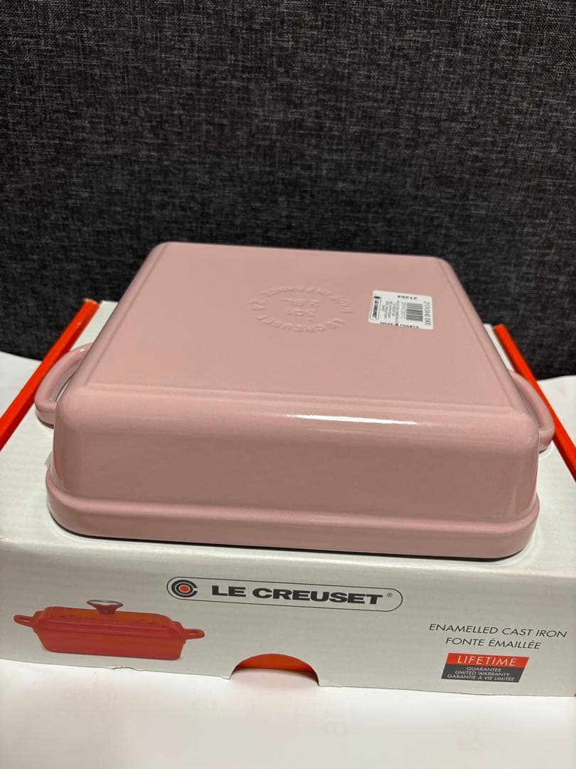 ルクルーゼ　シグニチャー ココット・スクエア 　24cm ピンク　鍋