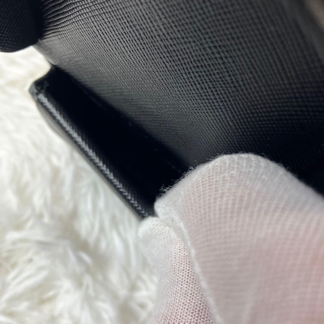 【極美品】PRADA プラダ サフィアーノ レザー 馬蹄型 ケース 小銭