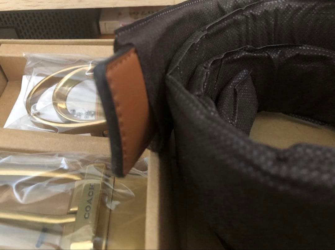 【新品未使用】COACH シグネチャー ゴールド リバーシブル レザー 箱付き