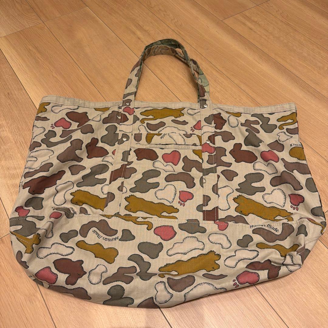 HUMANMADE KAWSコラボ 迷彩柄トートバッグ