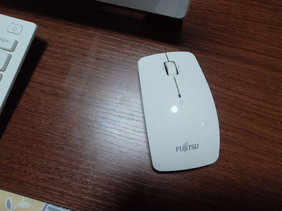 富士通 液晶一体型PC ホワイト