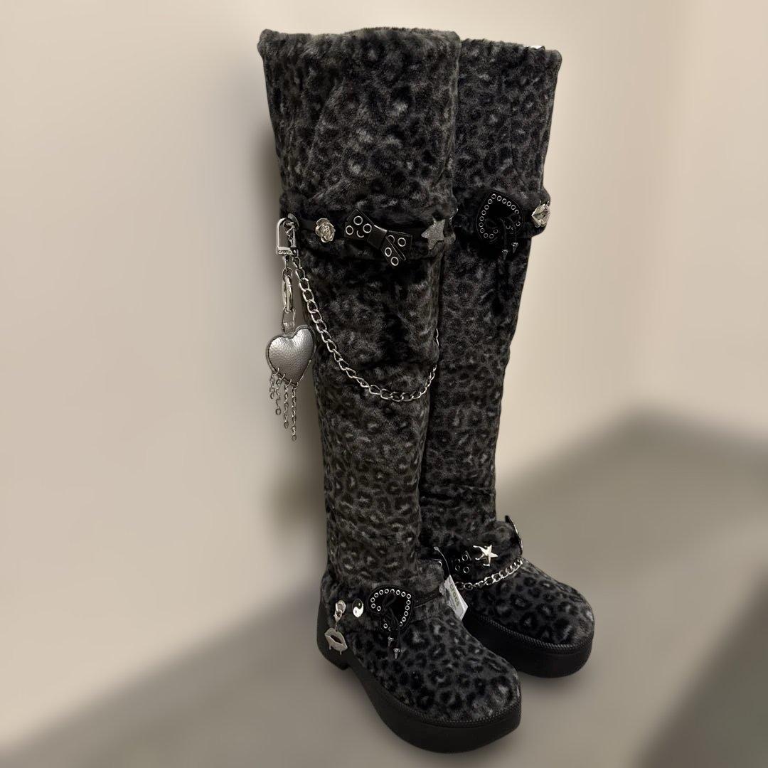 クロックス　クラシック アンファーゲッタブル レオパード ニー ハイ ブーツ