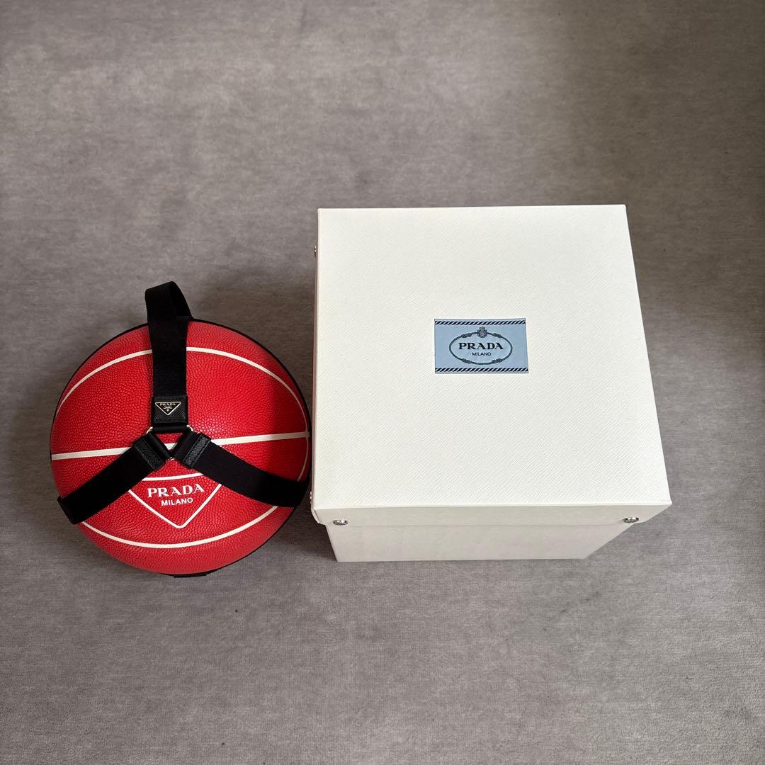 PRADA バスケットボール