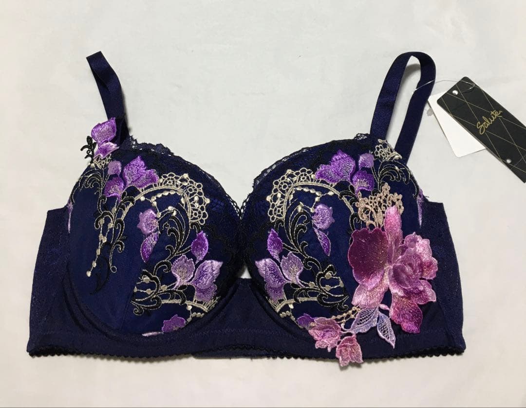 新品　ワコール　サルート 91G 店舗限定　ブラジャーE70 ソングM