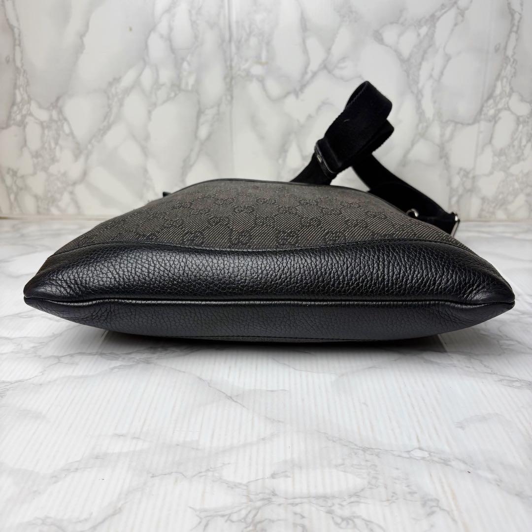 011 GUCCI ショルダーバッグ 斜めがけ GGキャンバス xe2