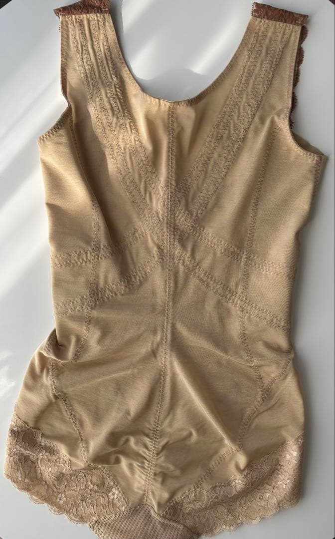 グラントイーワンズ　袖なしボディスーツ